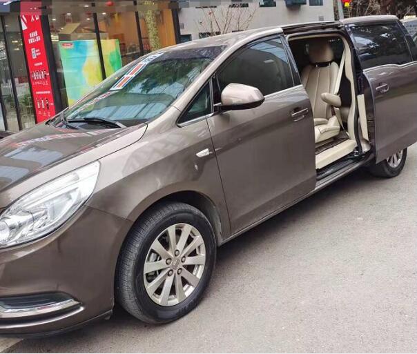 在成都租7座商務(wù)車多少錢一天？