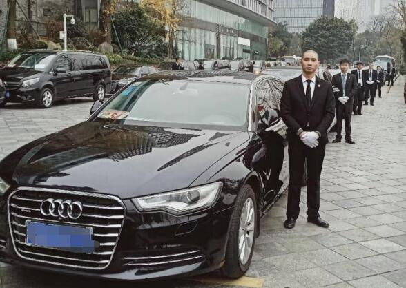成都租高檔轎車奧迪A6L多少錢(qián)？