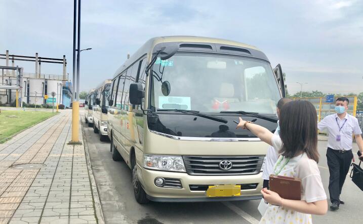 成都考斯特中巴車19座出租價格費用多少？