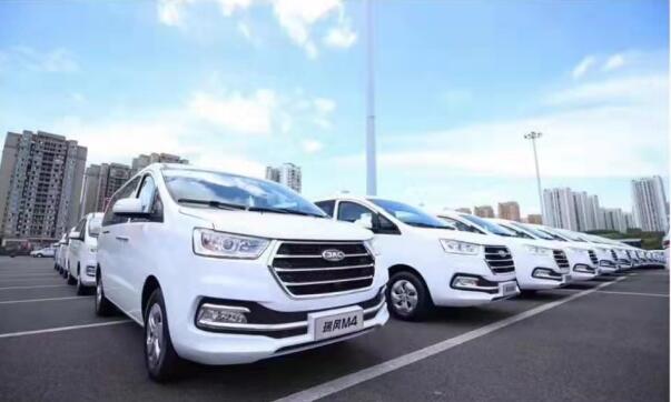 成都過(guò)年租車(chē)半個(gè)月多少錢(qián)？