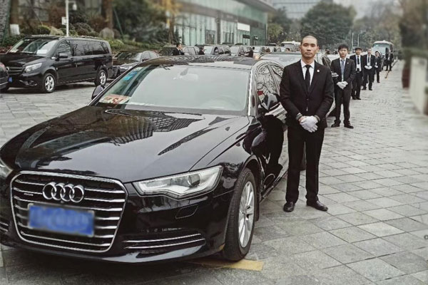 成都龍泉租車價(jià)格多少錢一個(gè)月？