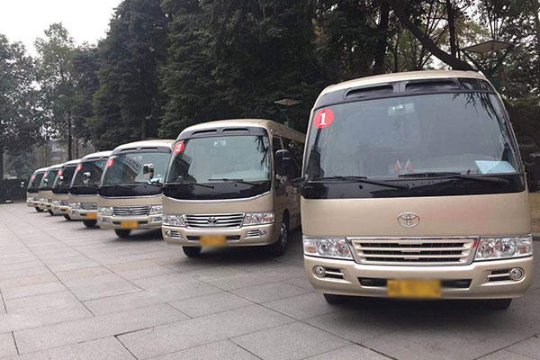 中巴車(chē)包車(chē)帶司機(jī)多少錢(qián)一天-包車(chē)中巴多少錢(qián)一天