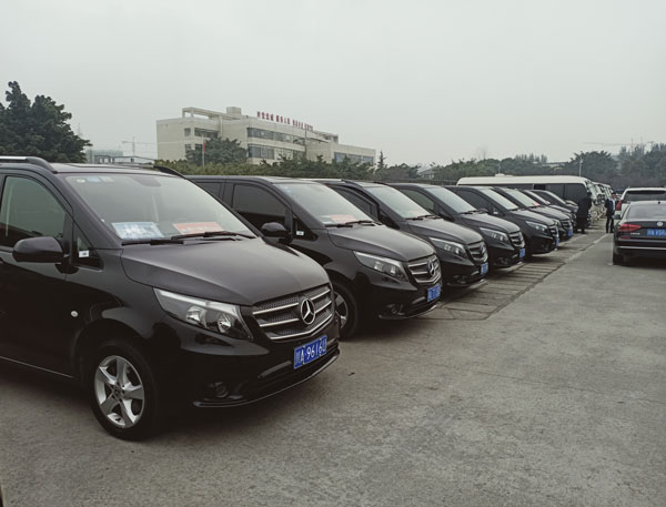 成都去哪租面包車？