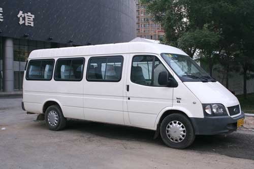 成都旅游包車價(jià)格-考斯特小巴19-25座一天多少錢？