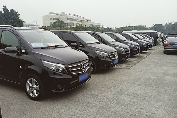 成都9座商務(wù)車帶司機(jī)租車一天多少錢？